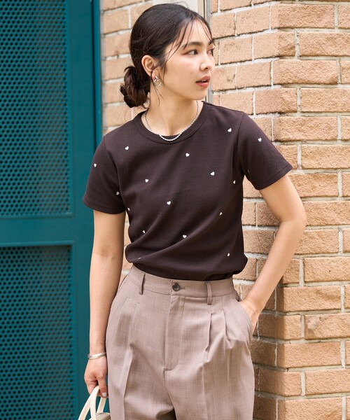 ami ハート刺繍 Tシャツ クリーム　タグ付き 今日特価】Ami Paris 25SS ホワイトハート刺繍 T シャツ - メルカリ