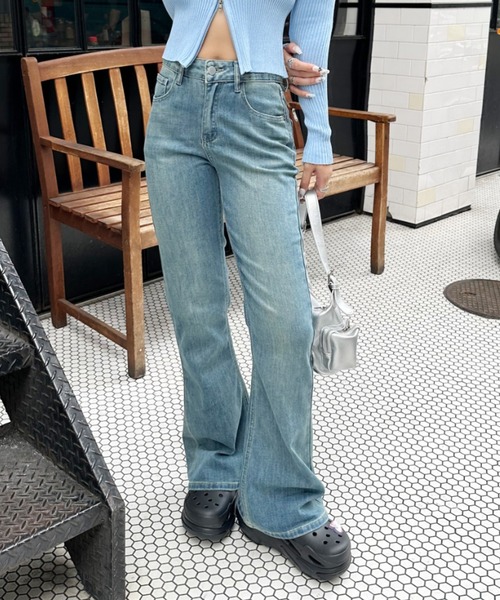 Ada. ジーンズ デニム デニムパンツ 「上品シルエット」セミフレア