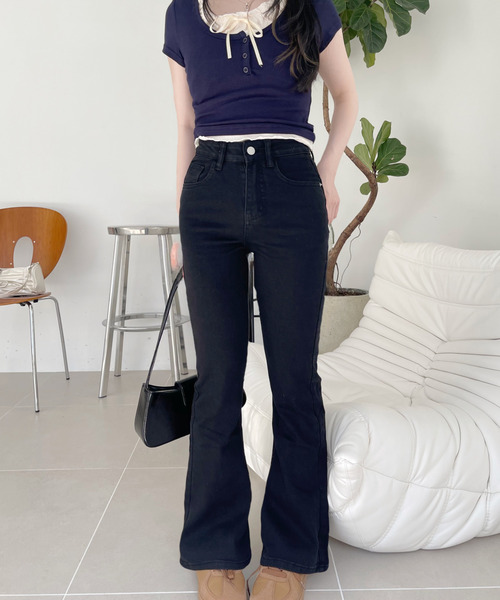 Ada. ジーンズ デニム デニムパンツ 「上品シルエット」セミフレア