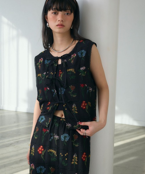 Bibiy GARDEN TOP　フラワーモチーフ刺繍　リボン　グレー　花柄ジレ ベスト ジレ 花刺繍2WAYベスト レディース : ZOZOTOWN Yahoo!店
