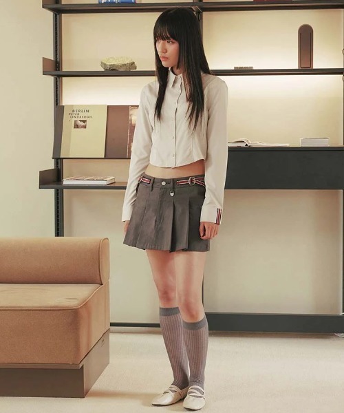 ブラウス シャツ A'GEM/9 × .kom「ROMANTIC CROWN/ロマンティッククラウン×TARGETTO/ターゲット」SLIM CROP Target ブラウス シャツ A'GEM/9 × .kom「ROMANTIC CROWN