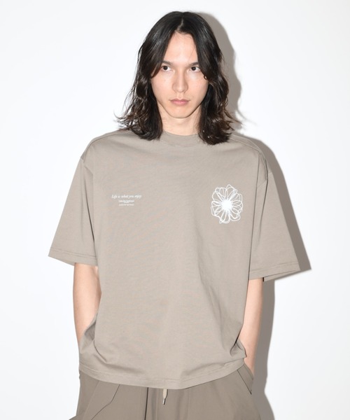 Tシャツ　イタリー製　フラワーモチーフ　Mサイズ　新品 MinoriTY（マイノリティ） 【視線釘付けフラワーT】オーバーサイズ