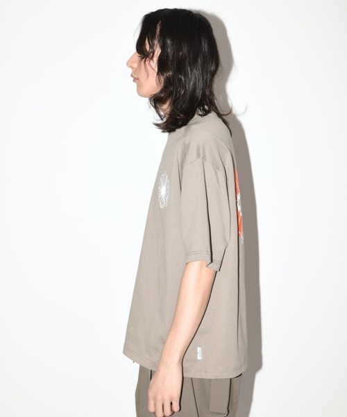SUPERTHANKS（スーパーサンクス） tシャツ フラワーモチーフデザイン