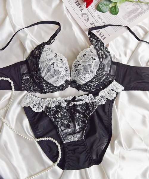 Sanei ブラジャー ショーツセット 「美谷間＆丸胸を叶える！ナチュ盛り