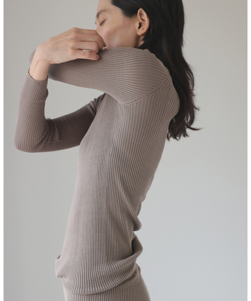 EMILY WEEK（エミリーウィーク） tシャツ シルク混リブVネックプル