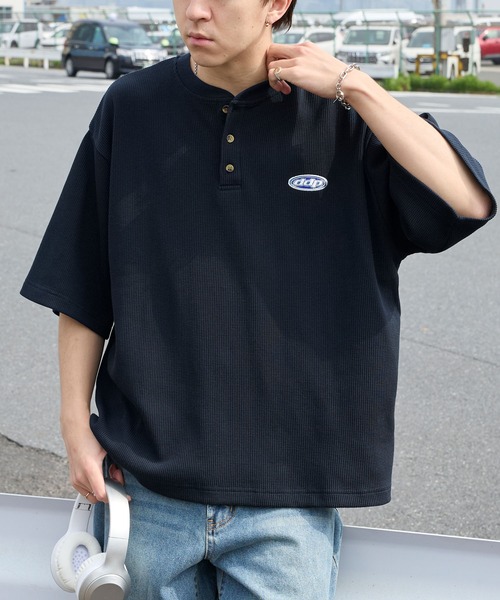ddp（ディーディーピー） ヘンリーネック tシャツ 別注 ロゴ刺繍