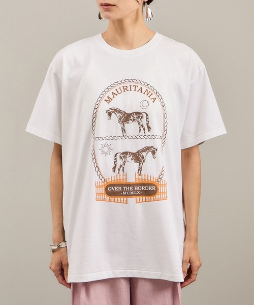 tシャツ Over the Border グラフィックプリントTEE / レタリングTシャツ「洗える」 レディース SALON adam et rope' tシャツ Over the Border グラフィック