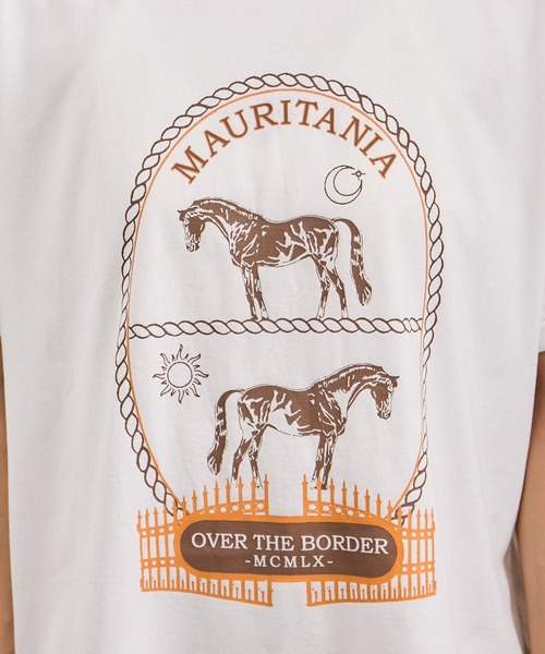OVER THE BORDER ロゴプリントTシャツ / レタリングTシャツ Over the Border グラフィックプリントTEE / レタリングTシャツ