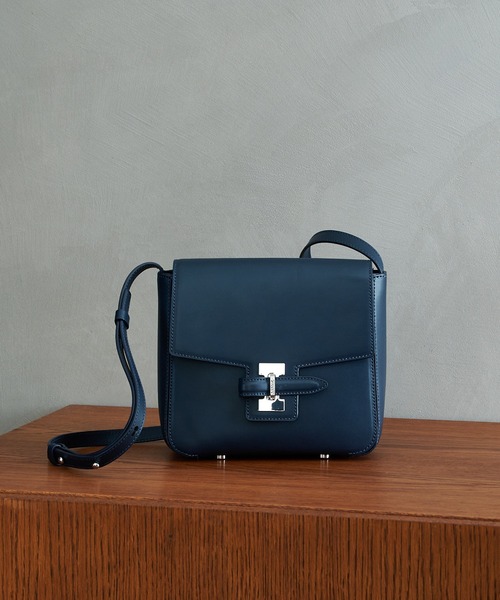 IACUCCI（イアクッチ） ショルダーバッグ FREE ネイビー レディース