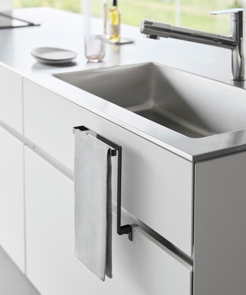 tower 「tower」シンク下収納扉タオルハンガー 高さ20.5cm : ZOZOTOWN