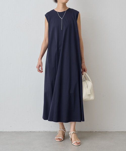 美品美品✨️　BEARDSLEY　ノースリーブワンピース　裏地あり　透け感 美品美品✨️ BEARDSLEY ノースリーブワンピース 裏地あり 透け