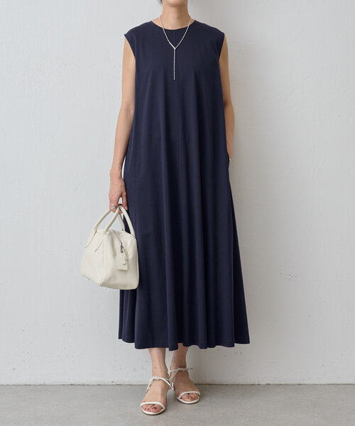 美品美品✨️　BEARDSLEY　ノースリーブワンピース　裏地あり　透け感 美品美品✨️ BEARDSLEY ノースリーブワンピース 裏地あり 透け