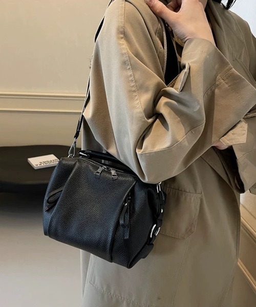 新品✨】特価✨】KOORELOO ショルダーバッグ　パーティーバッグ チェーンショルダーバッグ キルティングレザー ミニクロスボディ