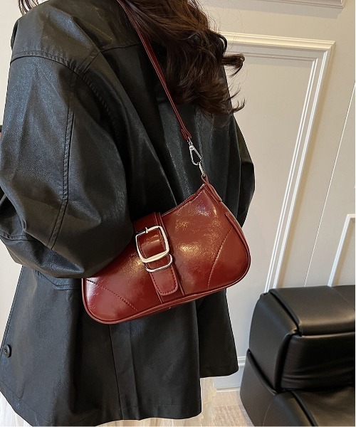 FINEnough ショルダーバッグ バッグ ベルトデザインフラップ型2WAY