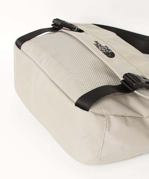 希少！ノースフェイス メッセンジャーバッグ　ベージュ THE NORTH FACE（ザ ノースフェイス） メッセンジャーバッグ FREE