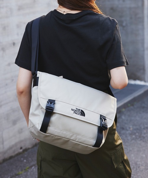 希少！ノースフェイス メッセンジャーバッグ　ベージュ THE NORTH FACE（ザ ノースフェイス） メッセンジャーバッグ FREE