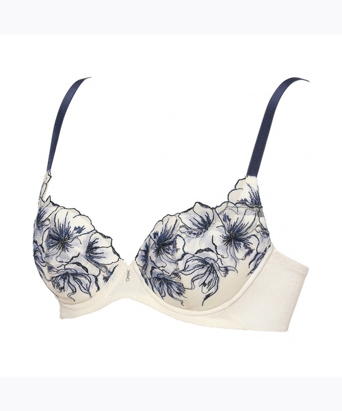 Triumph（トリンプ） ブラジャー 天使のブラ(R) 魔法のハリ感586