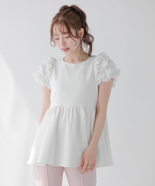 Fit more（フィットモア） シャーリングスリーブペプラムトップス