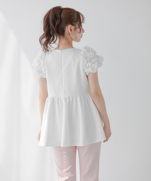 Fit more（フィットモア） シャーリングスリーブペプラムトップス