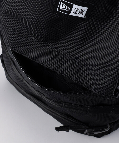 デイバック リュック NEW ERA/ニューエラ 限定展開 キャリアパック 35L ブラック メンズ レディースの画像