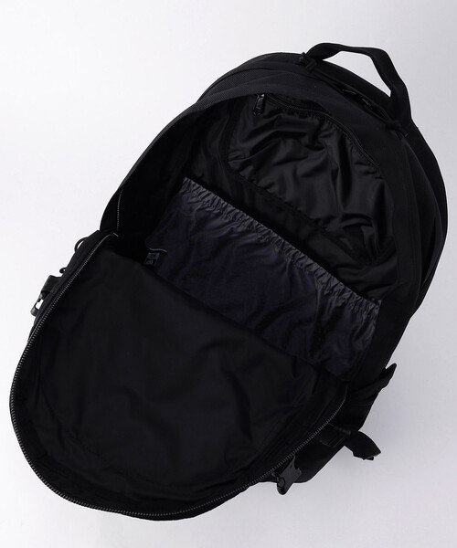 デイバック リュック NEW ERA/ニューエラ 限定展開 キャリアパック 35L ブラック メンズ レディースの画像