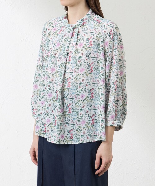 極美品　アマカ　ブラウス　花柄 リバティ LIBERTY オーガストローズ　44 AMACA（アマカ） ブラウス シャツ 「LIBERTY」BOTANIST'S JOURNEY
