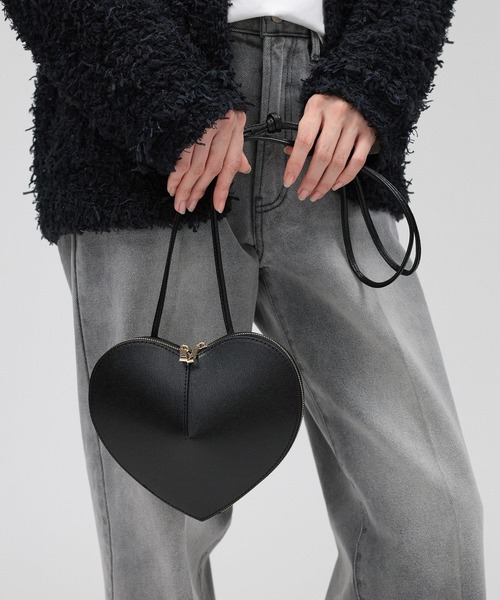 【美品】AULENTTI Heartショルダー　ブラック AULENTTI ショルダーバッグ バッグ 「AULENTTI」Heartショルダー