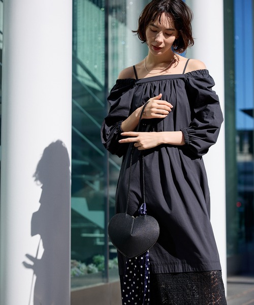 【美品】AULENTTI Heartショルダー　ブラック AULENTTI ショルダーバッグ バッグ 「AULENTTI」Heartショルダー