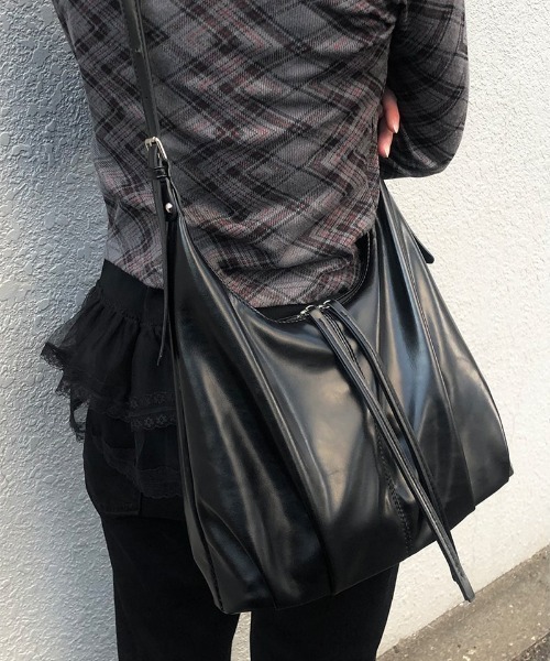 anyonemore ショルダーバッグ バッグ フェイクレザータックショルダー 