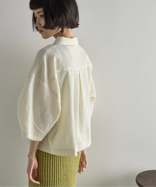 THE Yon ブラウス シャツ タックハーフスリーブシアサッカークロップド