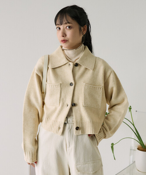 タイトシルエット ニットカーディガン ニットジャケット 立ち襟 ニット アウター パールボタン ベーシックデザイン カーディガン トップス カーディガン ショート ショート丈 袖あり 長袖 襟なし 前開き かわいい 大人可愛い きれいめ シンプル カジュアル 大人 上品 おしゃれ FREAK'S STORE（フリークスストア） カーディガン 襟付き ポケット