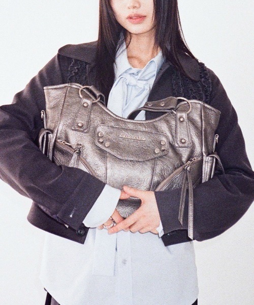 IUGAMAKARAS ショルダーバッグ シルバー IUGAMAKARAS ショルダーバッグ 「IUGAMAKARAS」Studded Shoulder