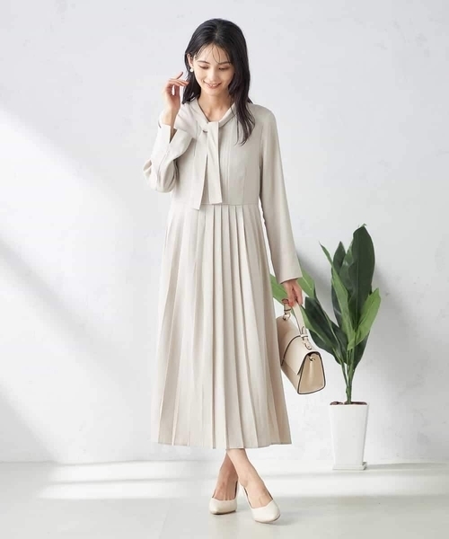 ル*ア様 【美品】 シアードビーボウタイプリーツ ワンピース 専用キャミソール付 a.v.v（アー・ヴェ・ヴェ） ワンピース 「洗える」ボウタイプリーツ