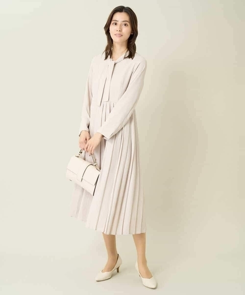a.v.v（アー・ヴェ・ヴェ） ワンピース 「洗える」ボウタイプリーツ