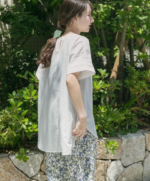 アーバンリサーチドアーズ　ピンタックレースブラウス　ホワイト ITEMS URBANRESEARCH ブラウス シャツ ピンタックレースブラウス