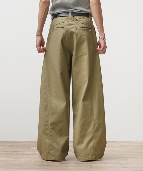 【新品】adoon plain 2タックダーツワイドチノパンツベージュ L完売品 新品】adoon plain 2タックダーツワイドチノパンツベージュ L