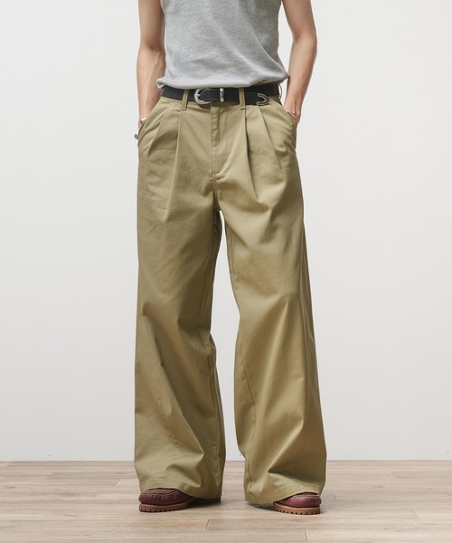 【新品】adoon plain 2タックダーツワイドチノパンツベージュ L完売品 Adoon plain（アドーンプレーン）の「TWO-TUCK DART WIDE CHINO