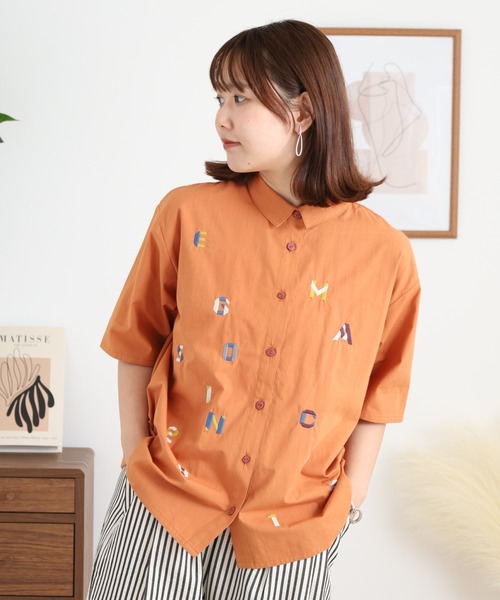 ブラウス シャツ EMAGO アルファベット刺繍シャツ レディース