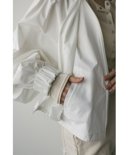 美品 COEL ギャザーブルゾン プリーツ 春アウター オフホワイト 美品 COEL ギャザーブルゾン プリーツ 春アウター オフホワイト COEL