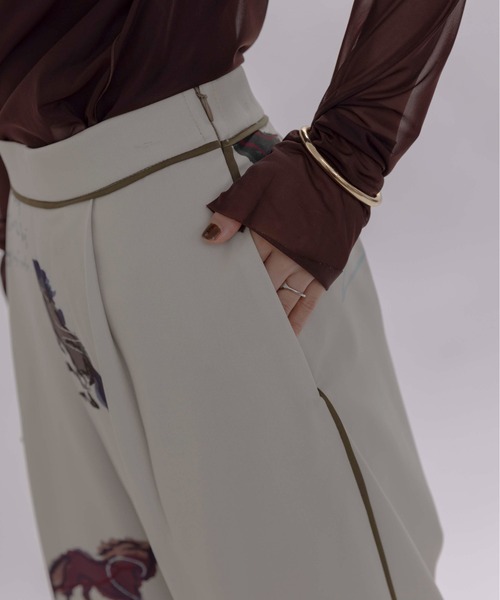 新品タグ付き　現行　eimee law　ロゴテープベルトチノパン　パンツ ベルテッド 微配2TEXタックパンツ Eimee Law│Eimee Law