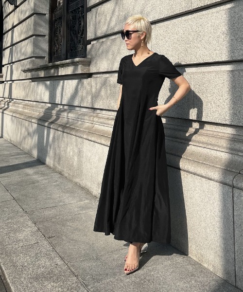 「JENNE」 半袖ワンピース SMALL ブラック レディースの画像