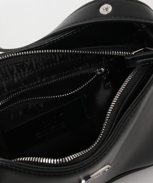 新品DIESELショルダーバッグ　ブラック　レディース DIESEL（ディーゼル） ショルダーバッグ UNI ブラック レディース