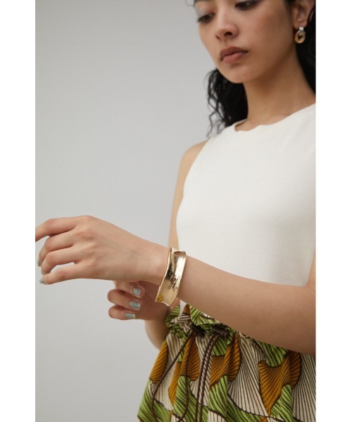 アクセサリー agawd Nuance Bangle アクセサリー agawd Nuance Bangle NUANCE CURVE BANGLE