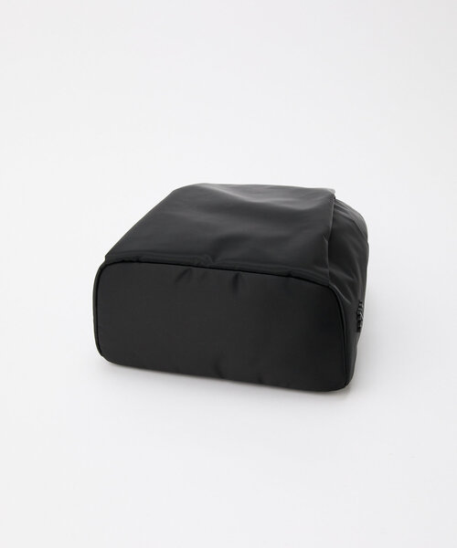【超美品】ラシット　ブラックナイロンバックパック 約13リットル/490g/背面メッシュ仕様］ナイロンリュックサック