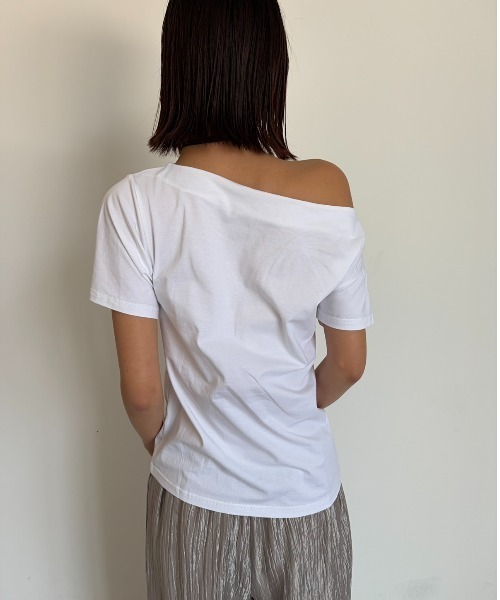 AIC. tシャツ アシンメトリーワンショルダートップス レディース