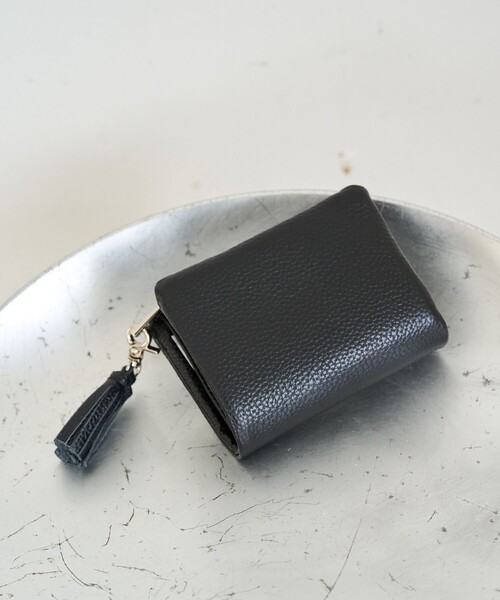 BEAURE カウレザー 二つ折り財布 黒 BEAURE ビュレ】カウレザー メタルモチーフ 二つ折り財布（財布