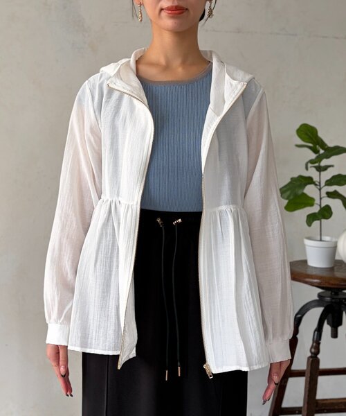 【美品】組曲　ペプラム　ジップブルゾン　シアー白　大きいサイズ Chez toi（シェトワ） ブルゾン アウター 「かわいく体型カバー
