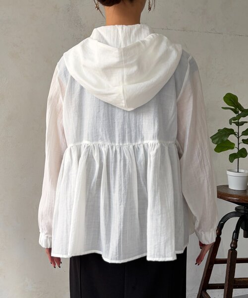 【美品】組曲　ペプラム　ジップブルゾン　シアー白　大きいサイズ Chez toi（シェトワ） ブルゾン アウター 「かわいく体型カバー