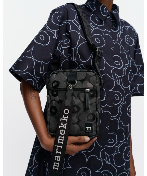 marimekko マリメッコ ショルダーバッグ ブラック【美品】 marimekko（マリメッコ） ショルダーバッグ バッグ Unikko / Camera