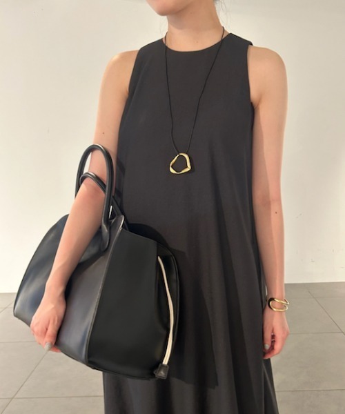 【美品】ミラオーウェン 巾着付きラージボストンバッグ ブラック Mila Owen（ミラオーウェン）の「巾着付きラージボストンバッグ